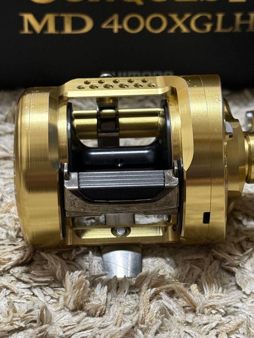 シマノ カルカッタコンクエストMD 400XGLH ベイトリール　右ハンドル