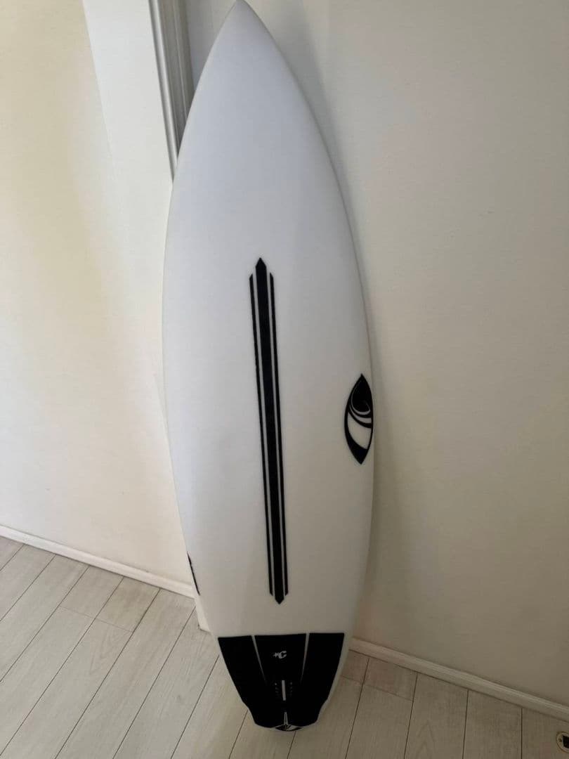 シャープアイサーフボードOKAY長さ5’9幅18.31厚み5.56厚さ23.5L