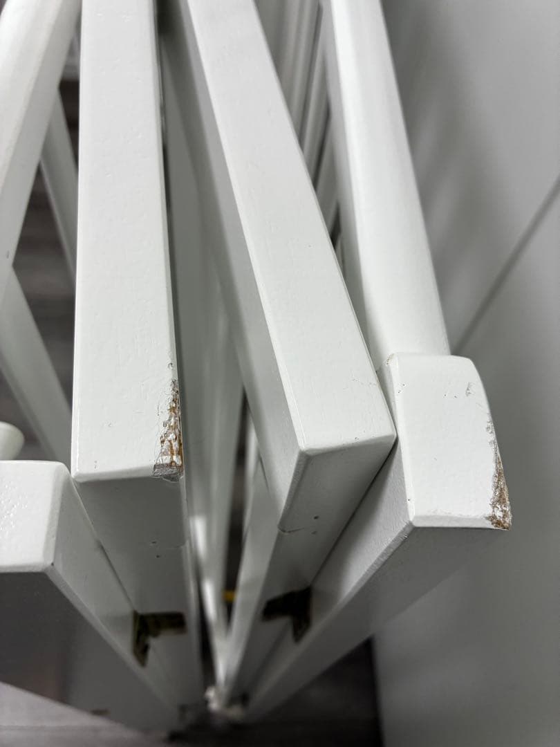 美品カトージ　ベビーベッド　ホワイト　品番02700 マット、ふとん付き