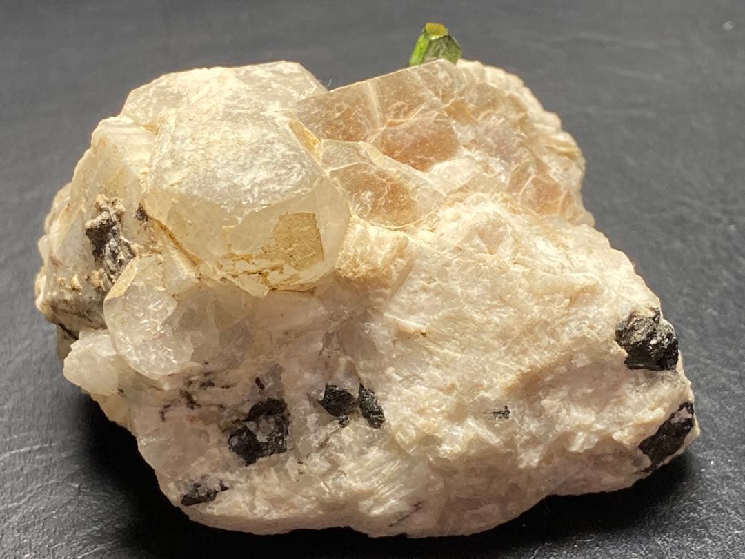 トルマリン　母岩付き　水晶　雲母　243g