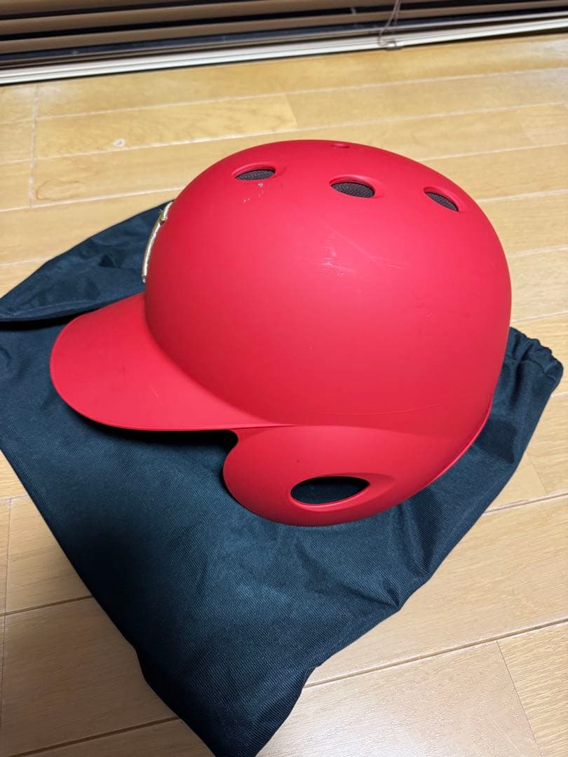 レッドヘルメット Nの刺繍 J.S.B.B.