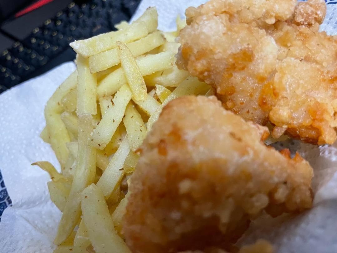 A[山善] フライヤー 家庭用 電気フライヤー 卓上 865ml 「少ない油で揚