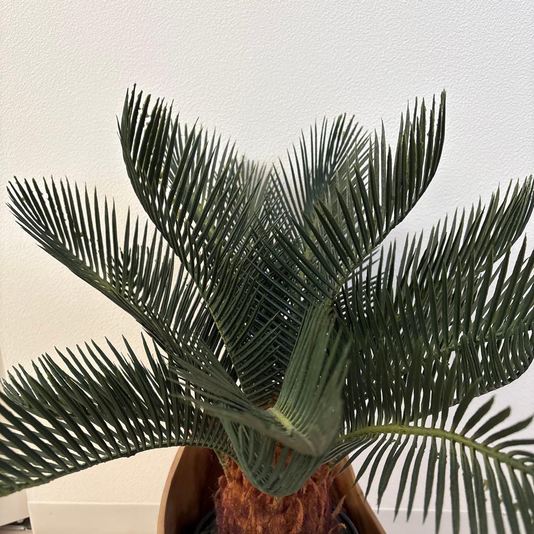 フェイクグリーンと木の鉢