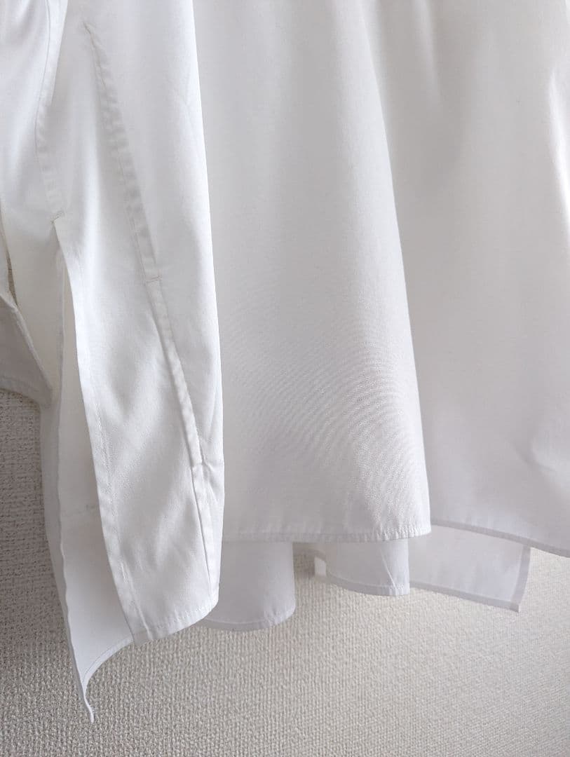 【良品】TICCA スタンドカラー　スキッパープルオーバー　ブラウス白