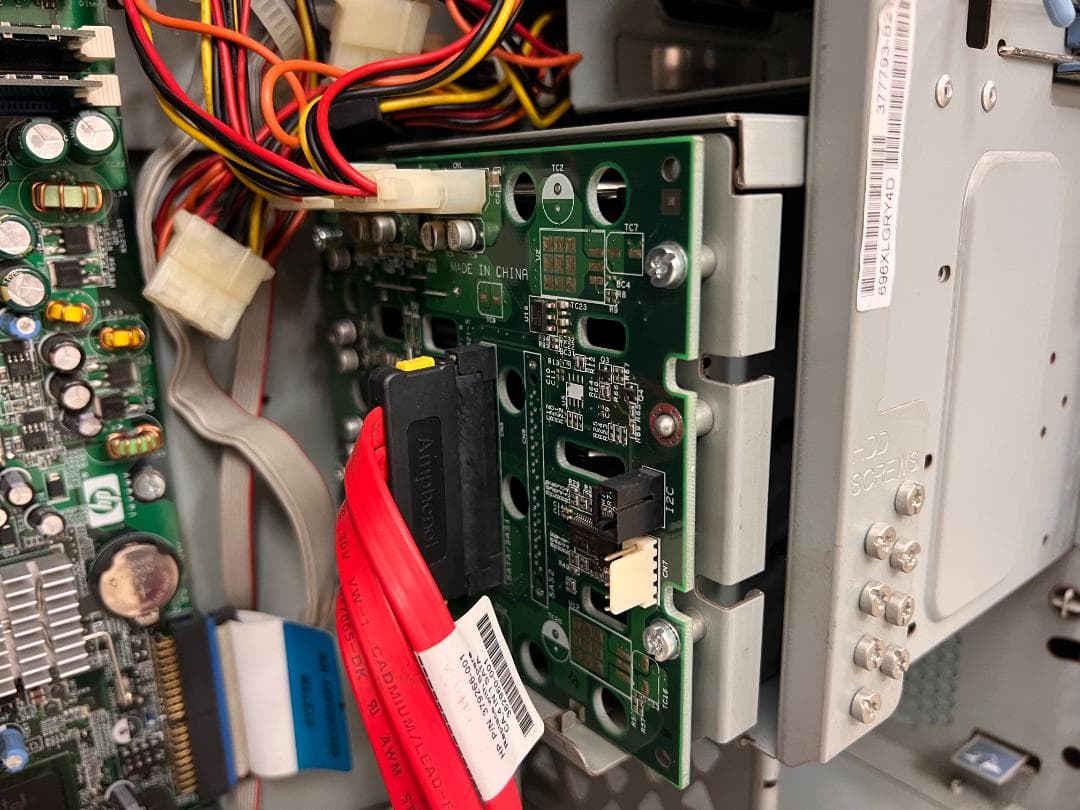 HP ProLiant ML110 Storage Server 作動確認済