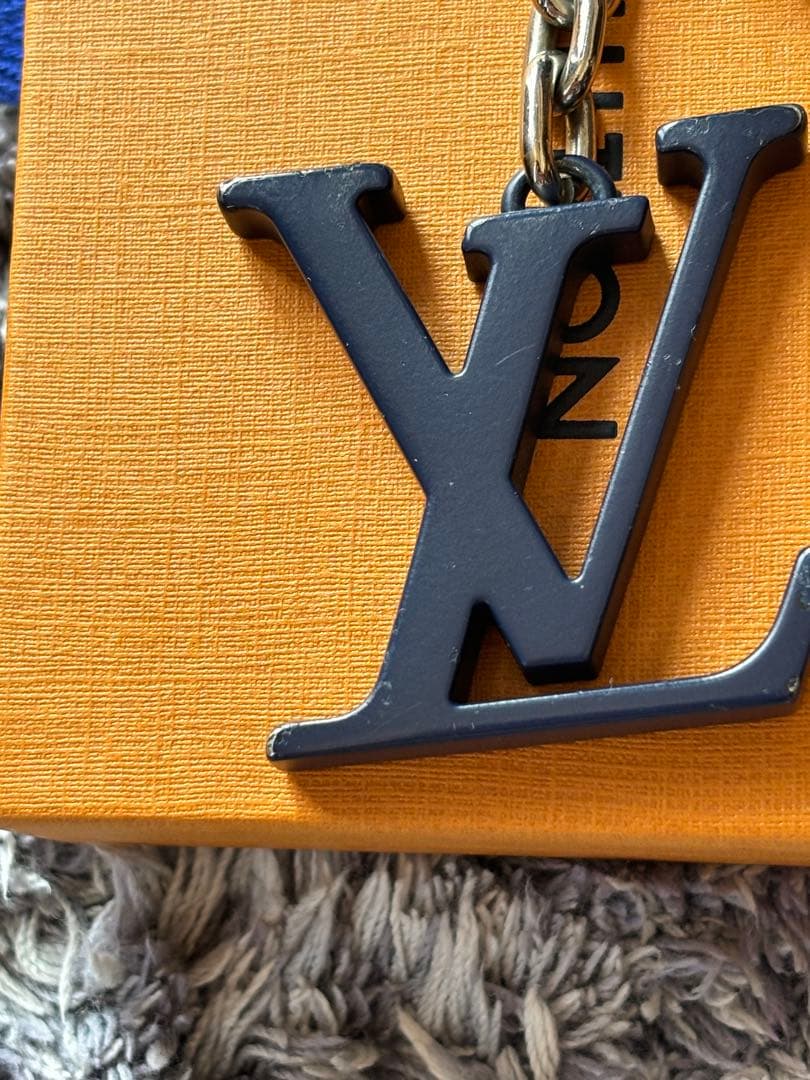 ルイヴィトン　イニシャル LV キーリング キーホルダー チャーム