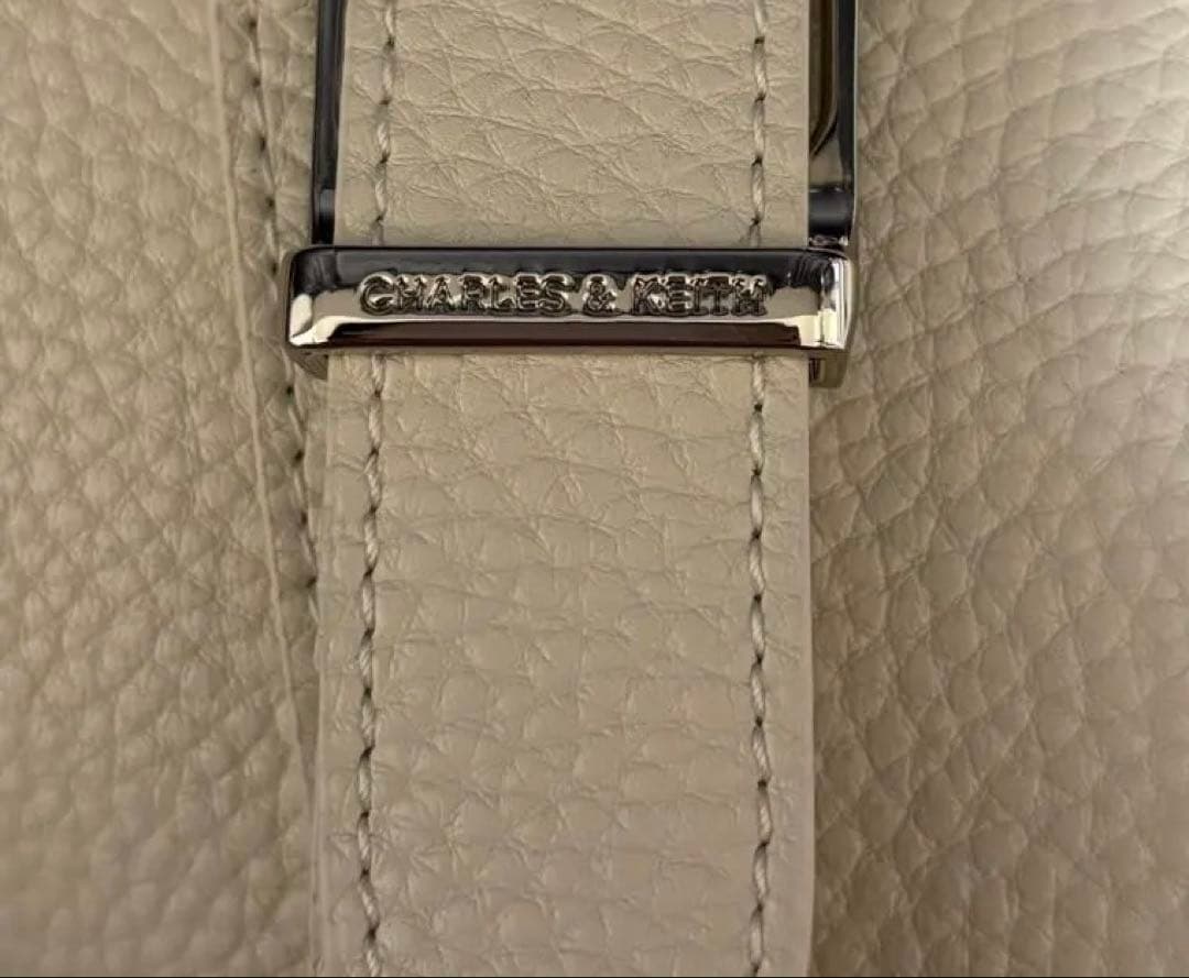 CHARLES & KEITH Beryl ベリル リサイクルレザーバケツバッグ