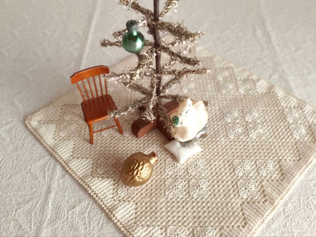 【たし1012さま】vintage ❀ マットゴールドの クルミオーナメント