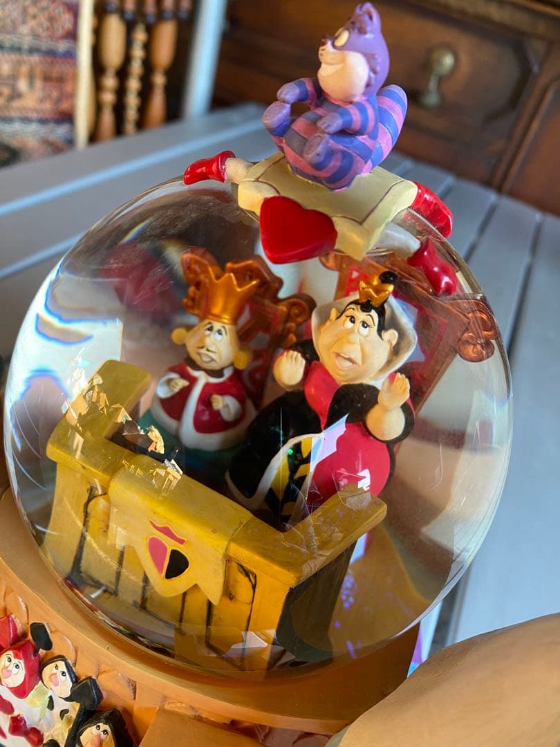 ふしぎの国のアリス　スノードーム　スノーグローブ　オルゴール　フィギュア