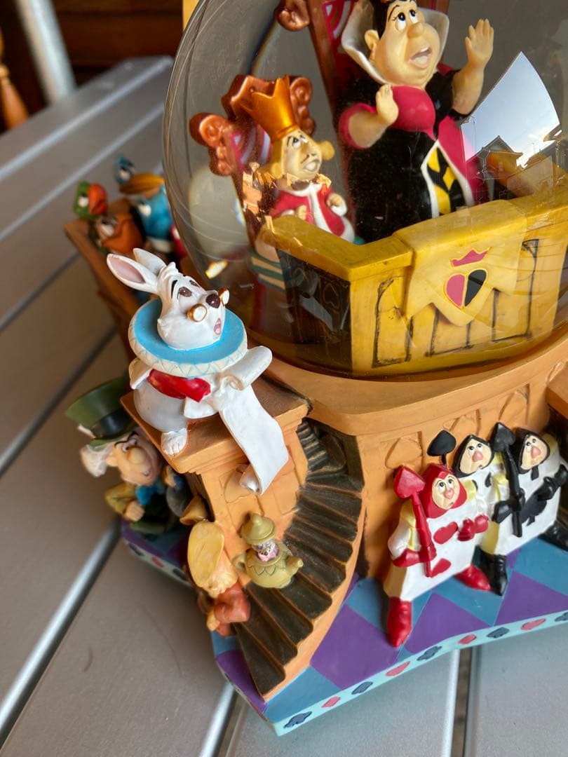 ふしぎの国のアリス　スノードーム　スノーグローブ　オルゴール　フィギュア