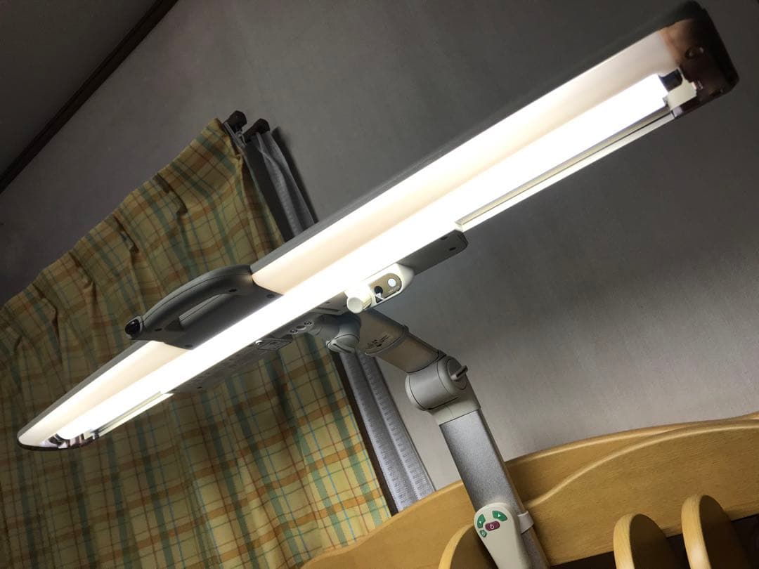 ニトリ　学習机　木製 分割型引き出し付き デスクライト付き