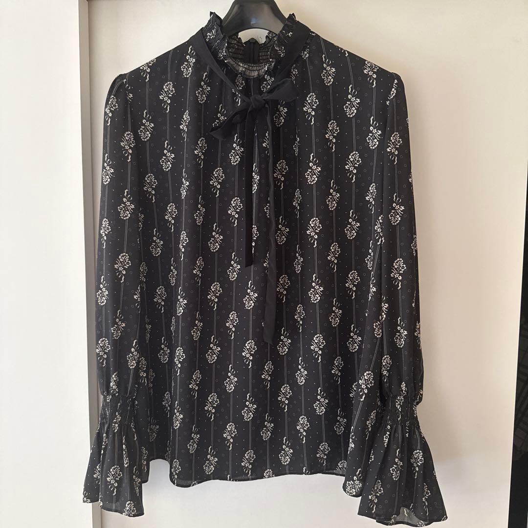 アルアバイル　プチフルールプリントブラウス　ブラック