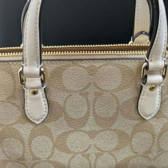 超美品　コーチ　ミニショルダーバッグ シグネチャー アクセサリーポーチ