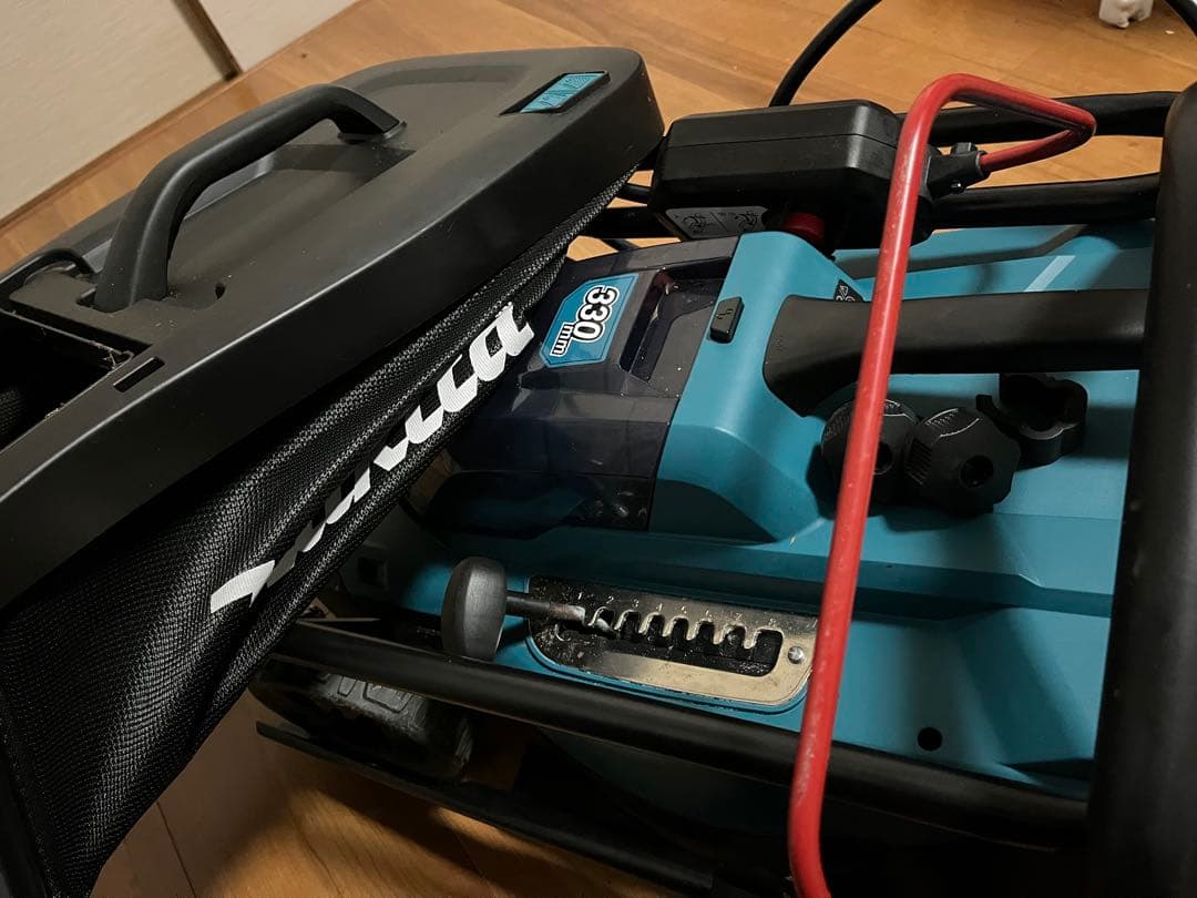 マキタ MLM330DZ 18V 充電式芝刈機 330mm バッテリー充電器なし