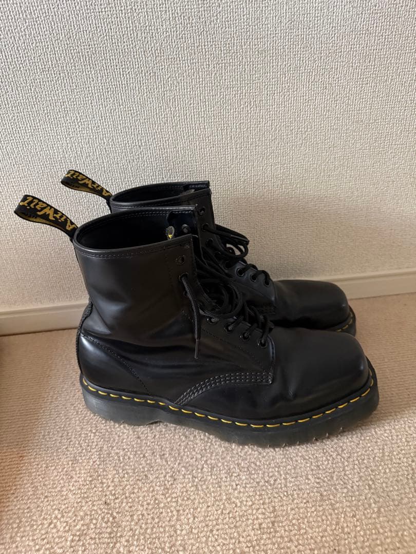 Dr. Martens 8ホールブーツ スクエアトゥ