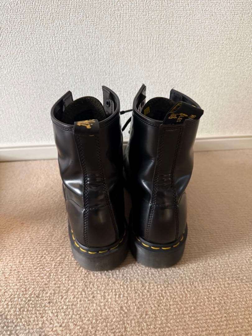 Dr. Martens 8ホールブーツ スクエアトゥ