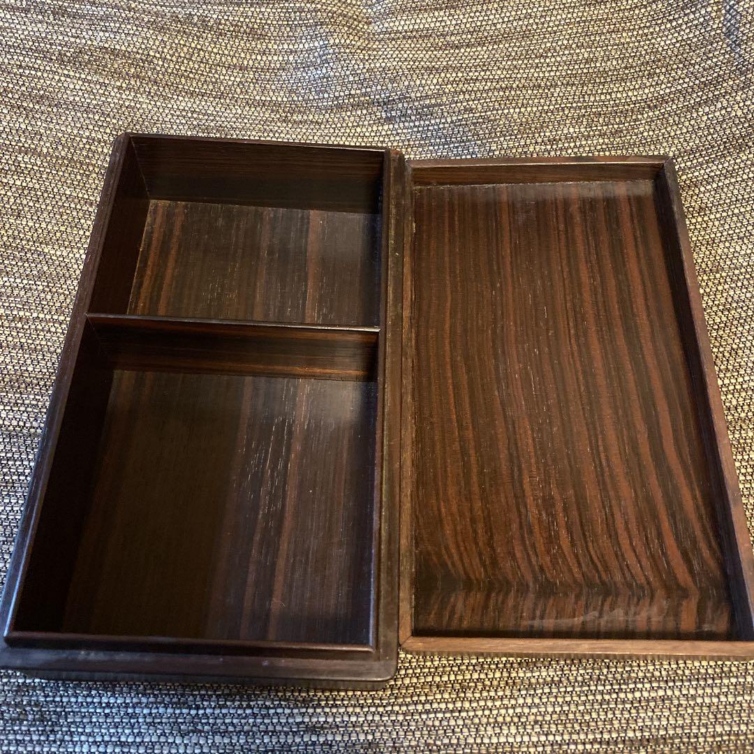 唐木、紫檀材小物入れ、有田利章の板金彫刻