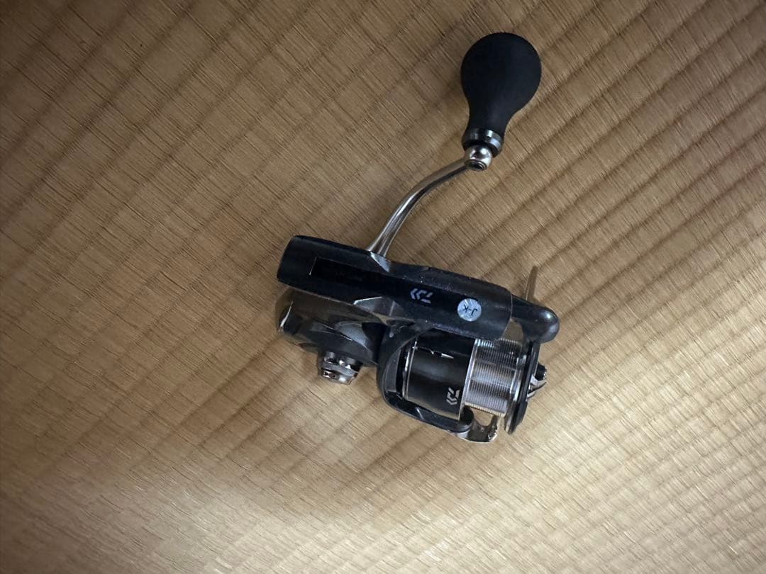 【美品】ダイワ 24ルビアスPC LT3000S-XH RCSノブ付き