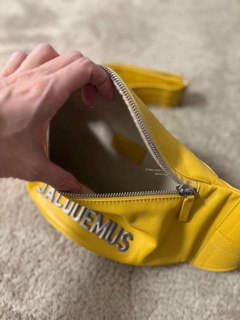 JACQUEMUS イエロー レザー　ボディバッグ