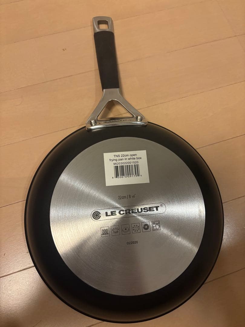 期間限定値引き！[新品未使用]LE CREUSET TNS 22cm フライパン