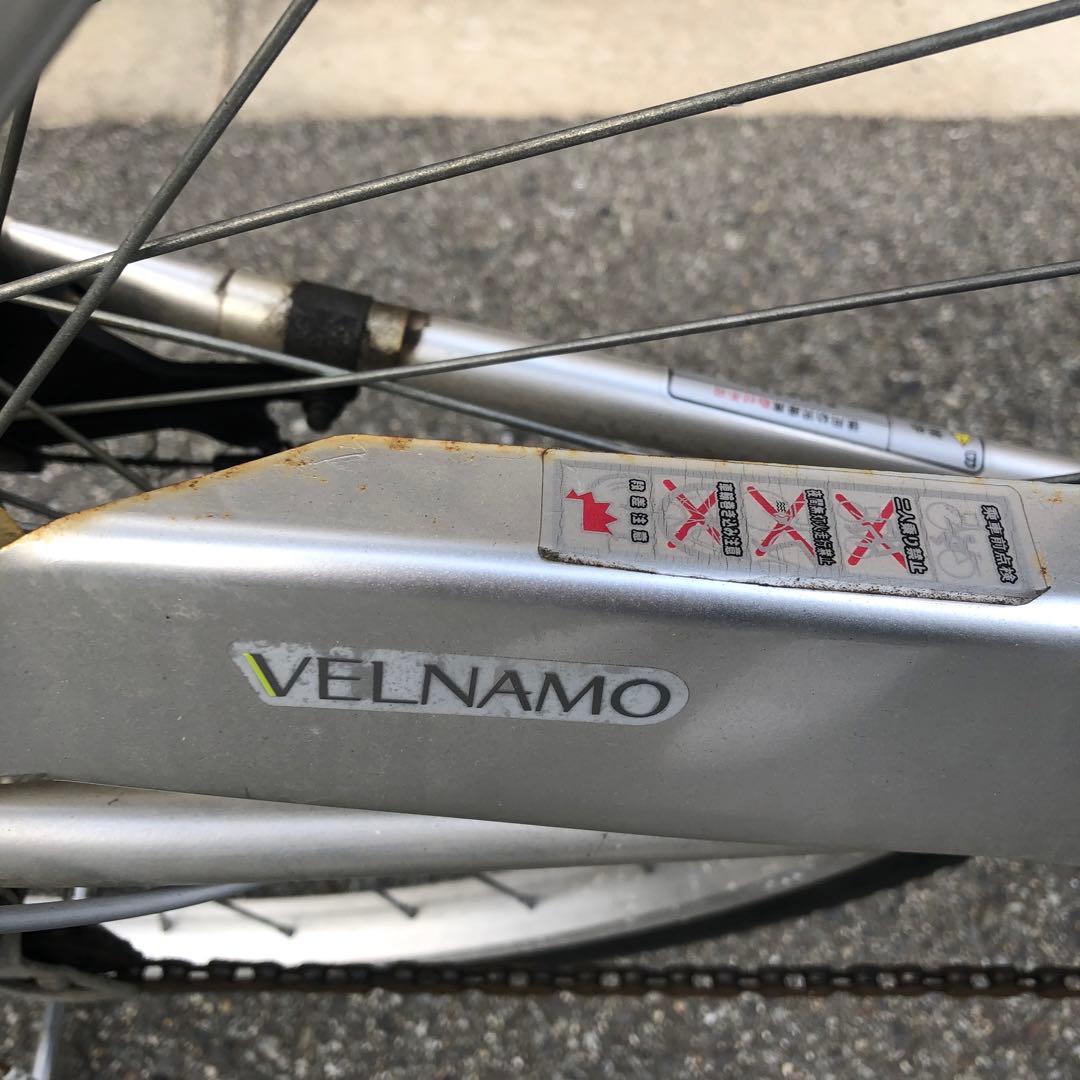 シルバー 26インチ シティサイクル 前バスケット付き　MARUISHI