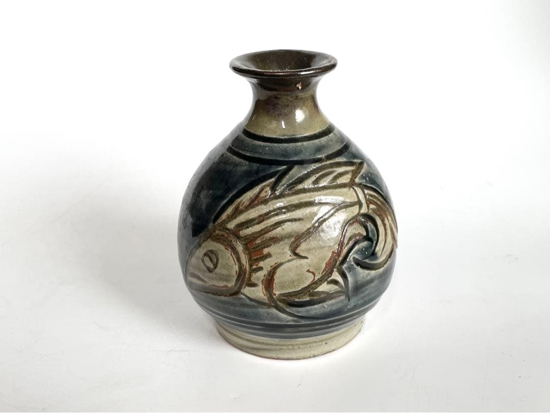 人間国宝　陶芸家　金城次郎　徳利　魚文様　沖縄　やちむん　酒器　共箱　宮城須美子