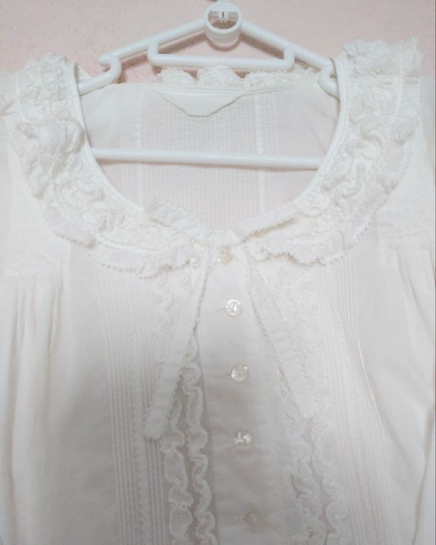 【ピンクハウス】ピコフリル・ピンタック・リボンいっぱいの可愛いオーバーブラウス