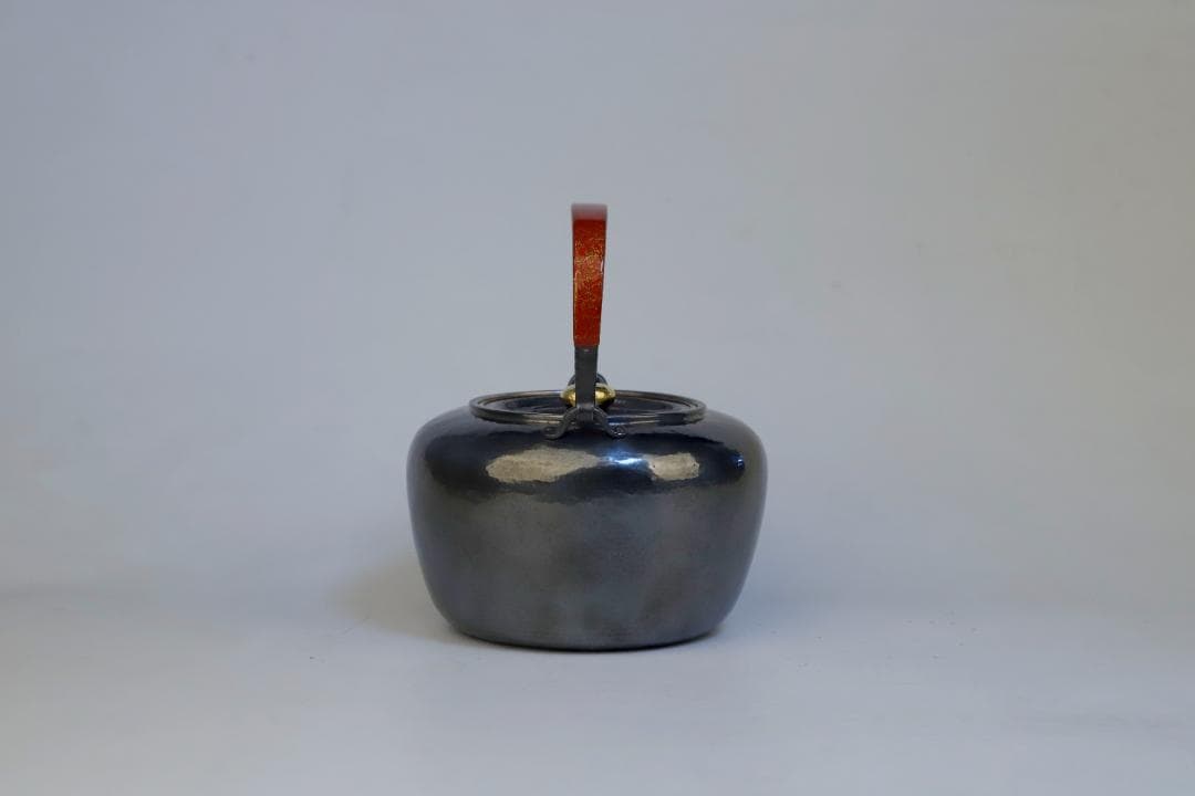 純銀製 平丸摘み 丸形 槌目 湯沸 銀瓶 煎茶道具