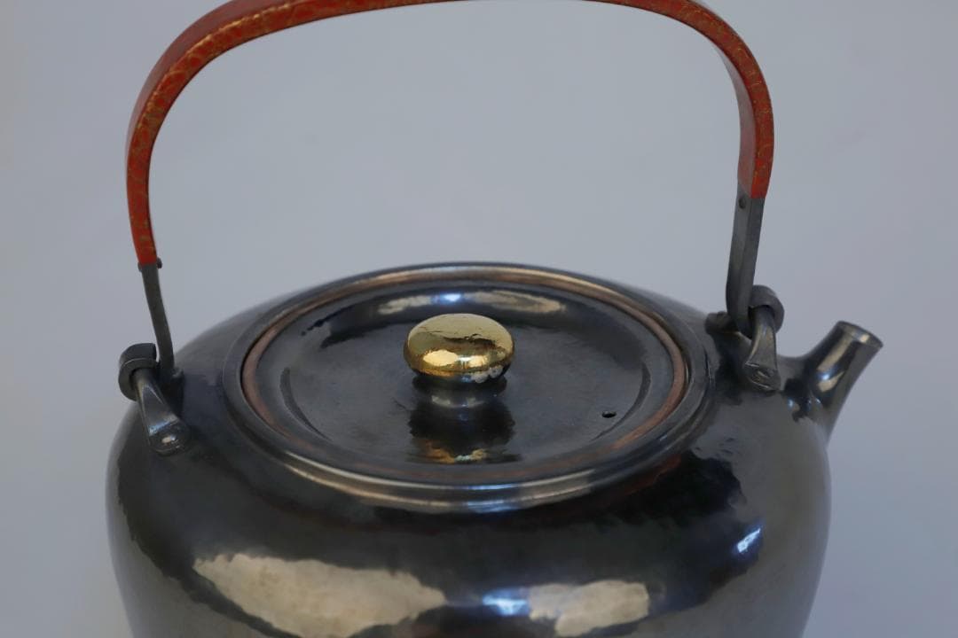 純銀製 平丸摘み 丸形 槌目 湯沸 銀瓶 煎茶道具