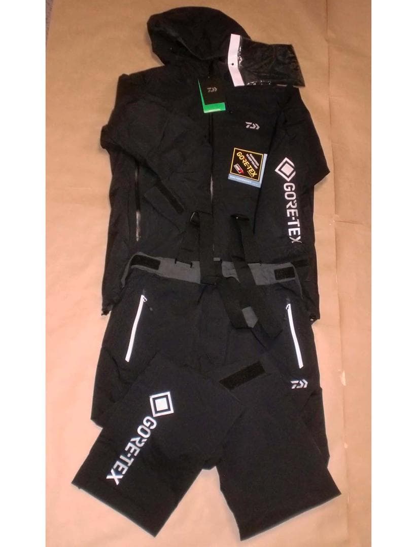 ダイワ　ゴアテックスコンビアップウィンタースーツ≪ＤＷ－１８２２黒≫［ＸＬ］新品