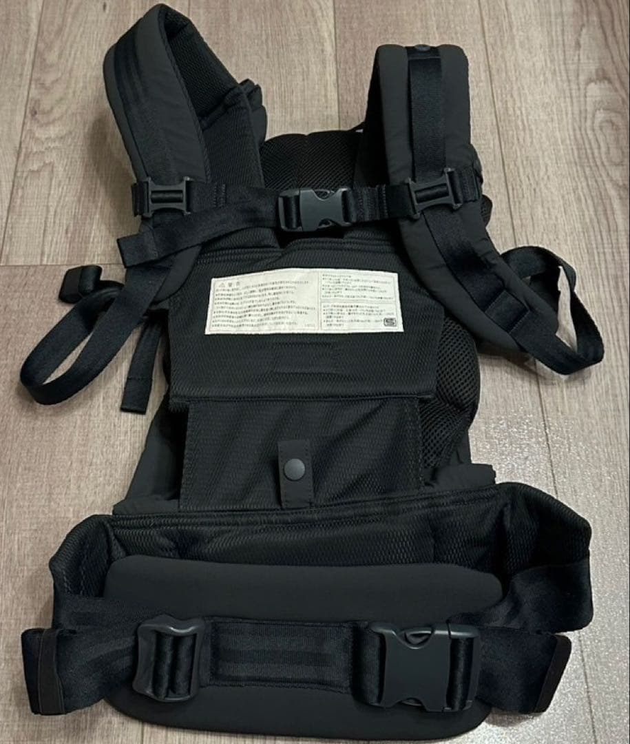 美品 最新 ピトレスク 抱っこ紐 チャコールグレー