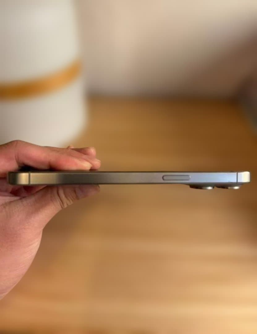 急ぎ!【1TB・海外版】iPhone 15 Pro Max ナチュラルチタニウム