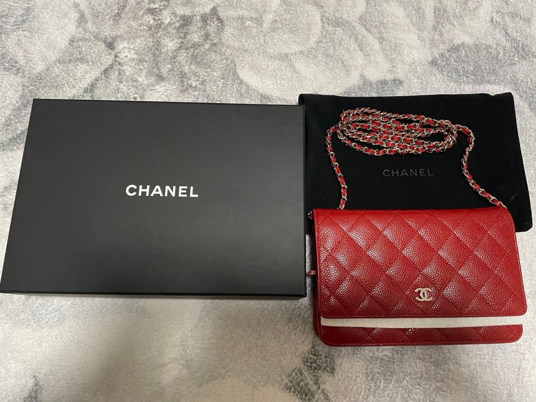 CHANEL チェーンウォレット　赤