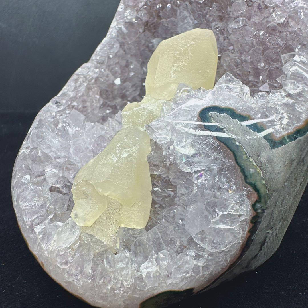 天然石 カルサイト共生アメジストの原石　置物　D.330