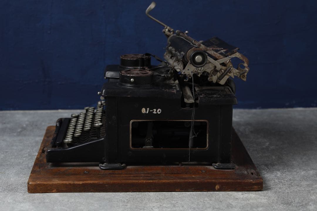  アンティーク　タイプライター　台座付