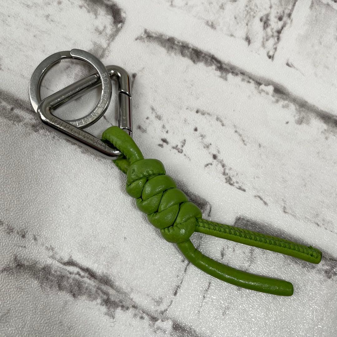 極美品✨ボッテガヴェネタ　トライアングル　キーホルダー　バッグチャーム　緑