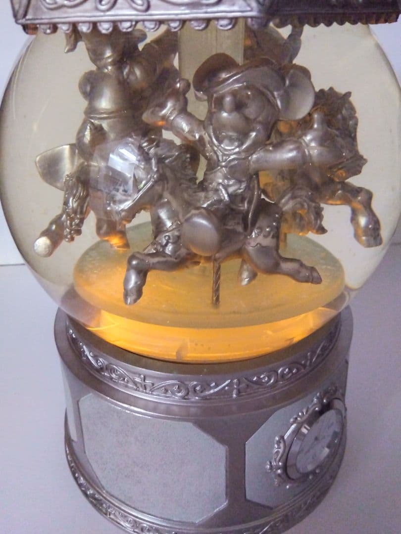 ディズニー　オルゴール　スノードーム　メリーゴーランド