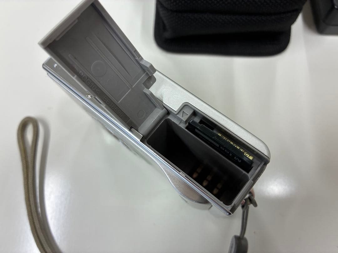 FUJIFILM finepix F10 デジタルカメラ