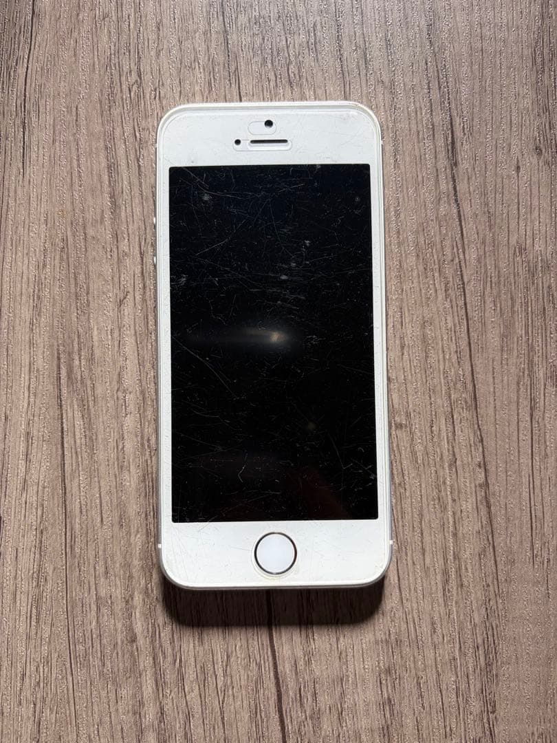 Apple iPhoneSE シルバー