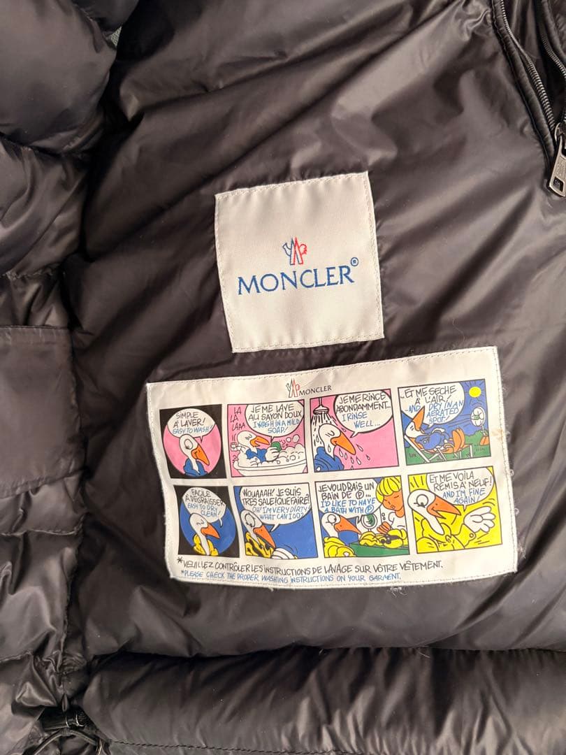 モンクレール ダウンベスト ブラック フード付き