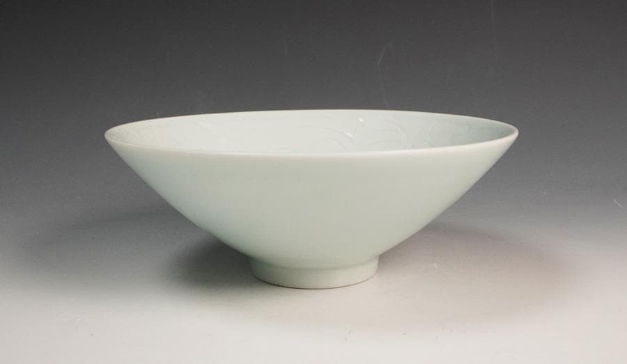 景徳佳洋 白磁影彫紋茶碗