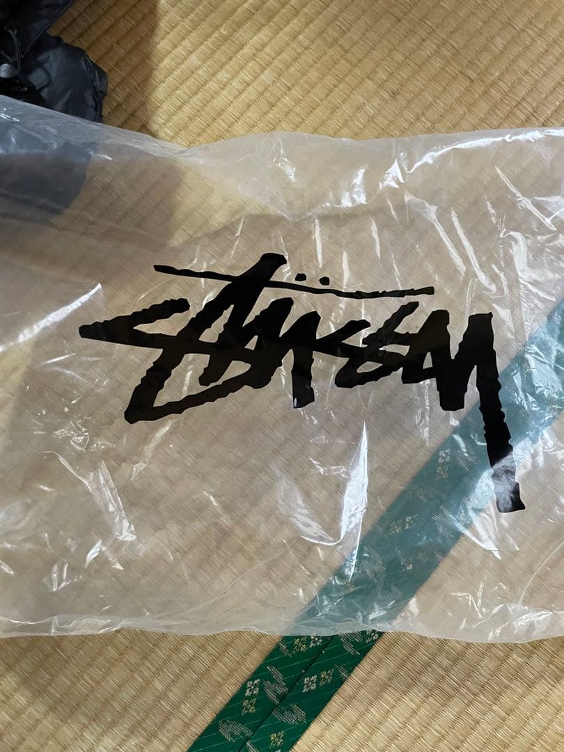Stussy ブラックダウンジャケット