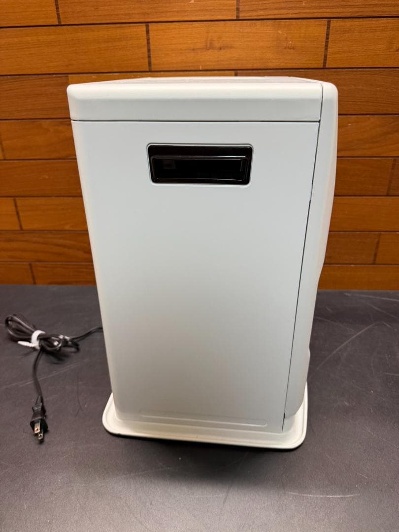 美品高年式　LC-33M(W)マット ホワイト　トヨトミ 　石油ファンヒーター