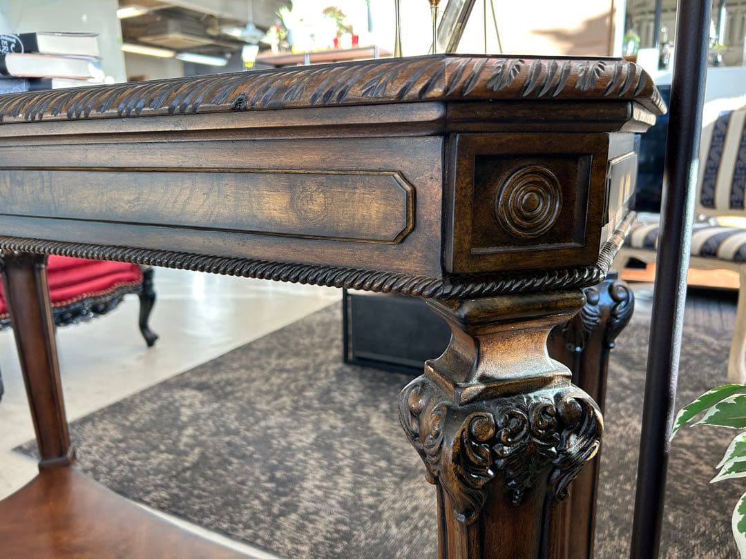 クラシック木製　コンソールテーブル　アンティーク調