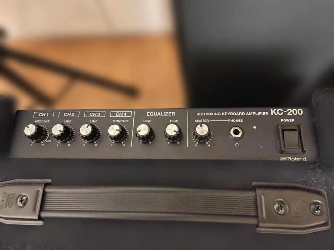 Roland KC-200 キーボードアンプ 2024年製 ローランド