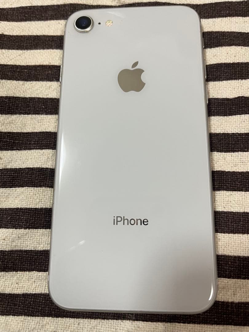 iPhone8 64GB シルバー本体 SIMフリー バッテリー77%