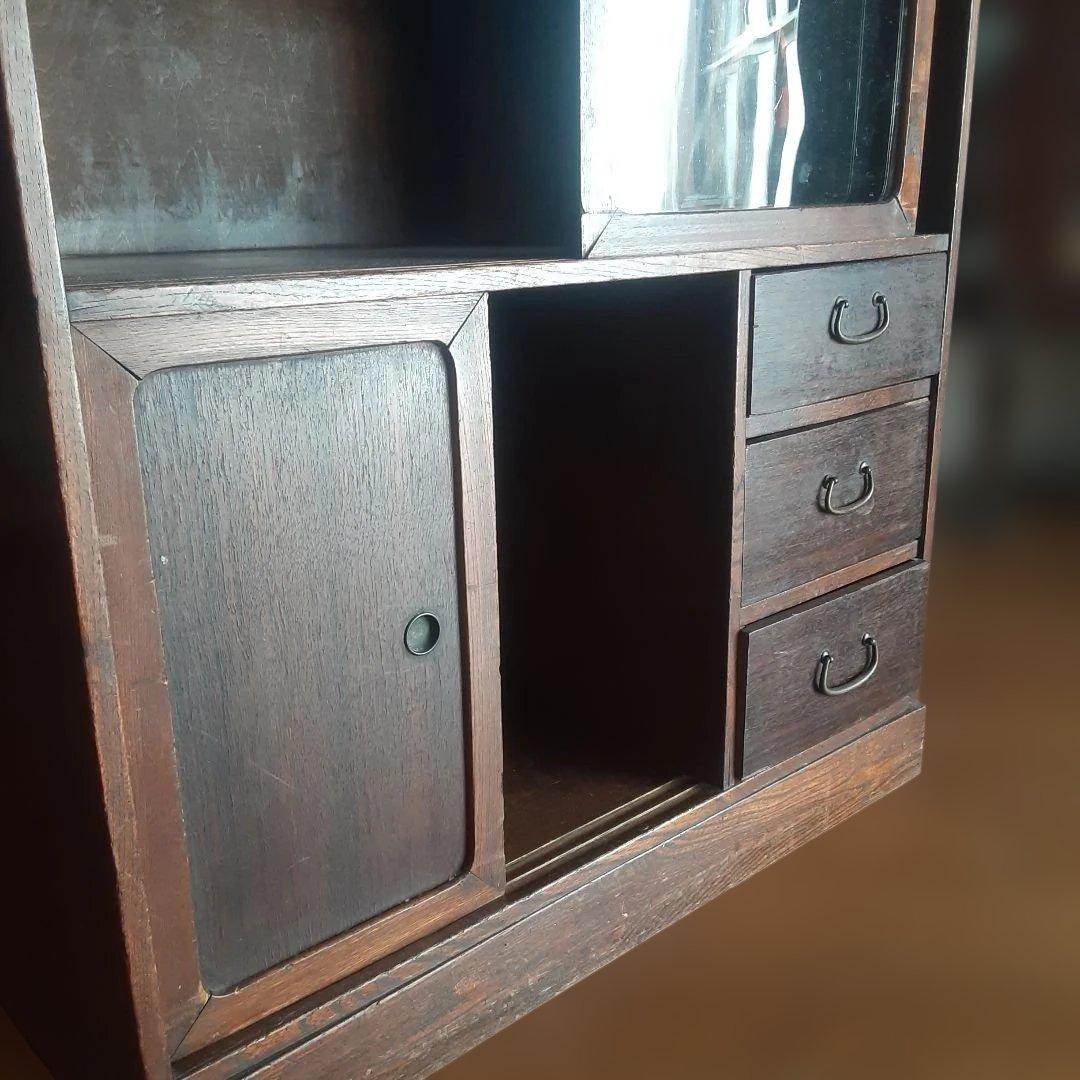 茶箪笥　木製箪笥 ガラス扉 彫刻装飾付き　昭和レトロ