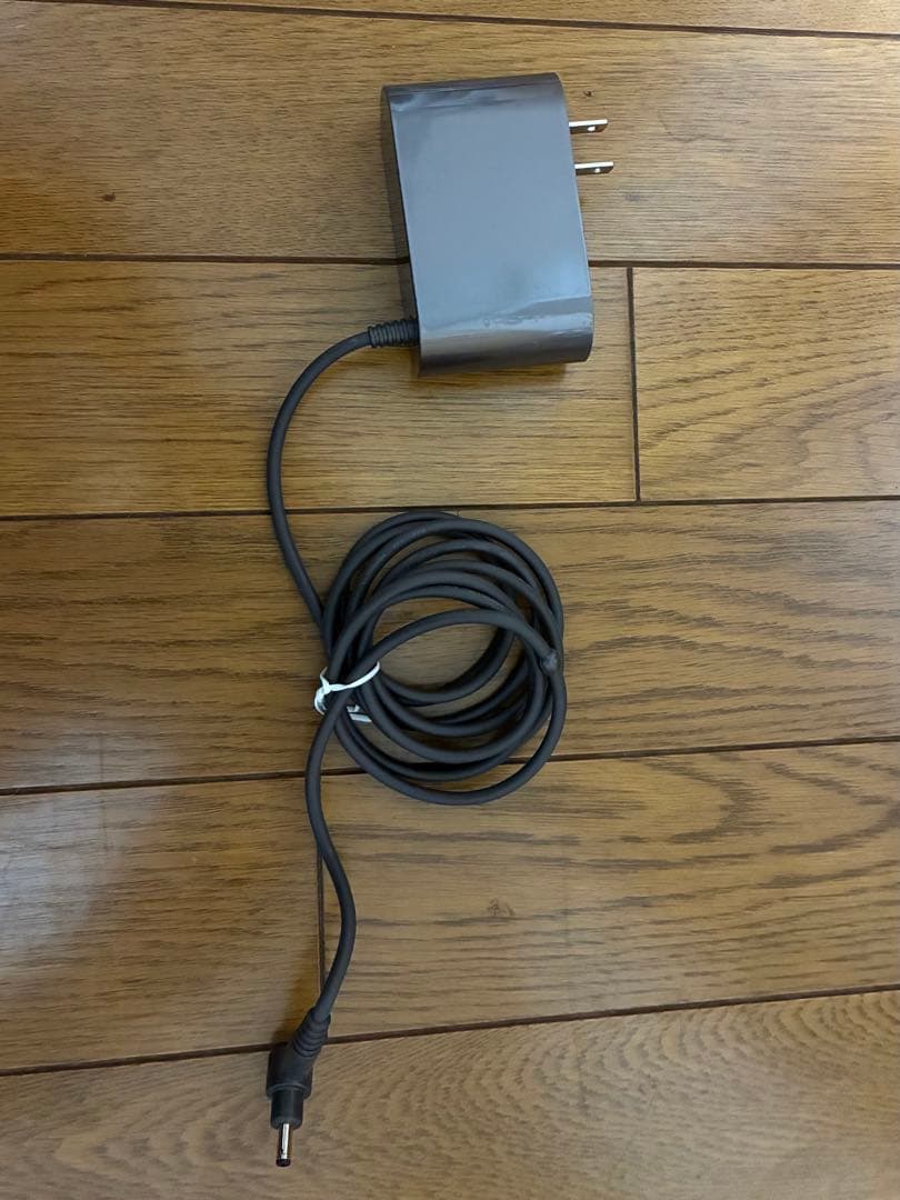 ダイソン コードレスクリーナー　SV33　約24分 LEDヘッド、専用スタンド付