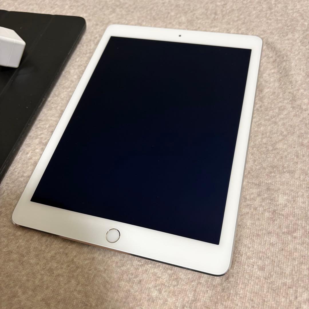 iPad Air2 64GB｜アップル純正ケース・ケーブル一体型充電器付き