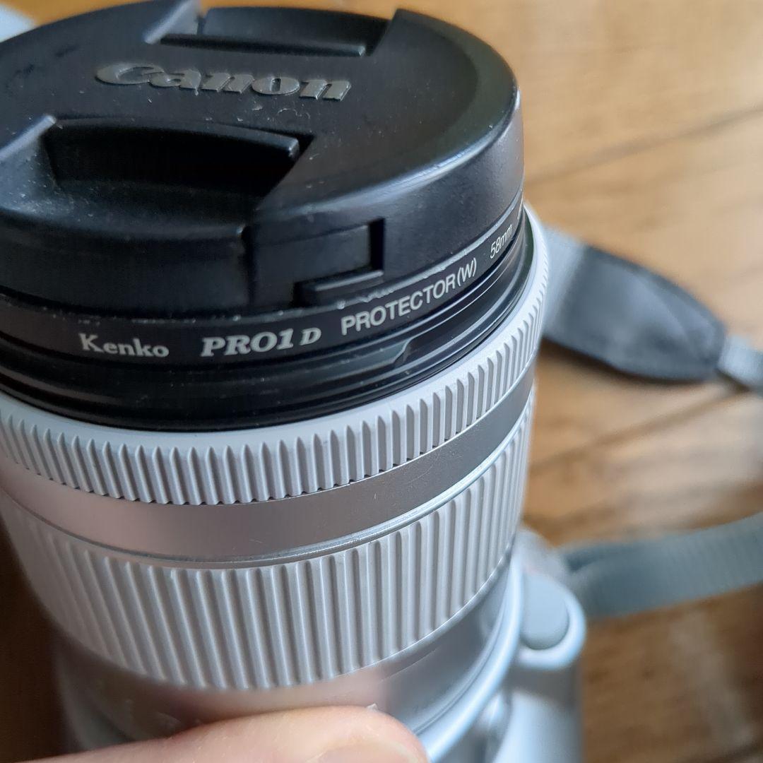 Canon EOS Kiss X9 デジタル一眼レフ　カメラ